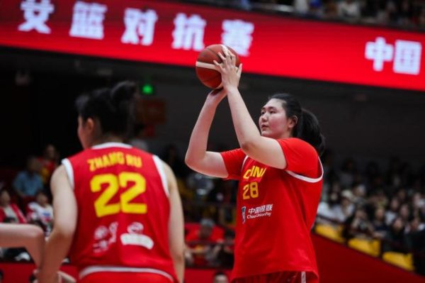 点石策略 张子宇热身赛9中7展现天赋 女篮大胜波黑 双塔配合渐入佳境