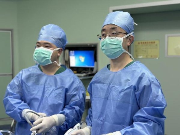 红盘 男子腹痛忍八天确诊阑尾穿孔 小腹痛惹大麻烦
